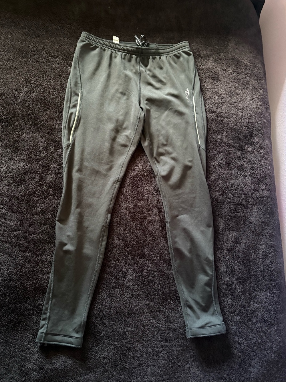 Saucony Nomad weather resistant ankle zippers back pocket jogger women’s medium